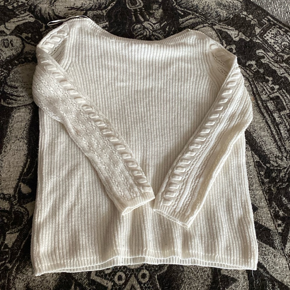 White scoopneck sweater size: medium band: St. John’s Bay ￼